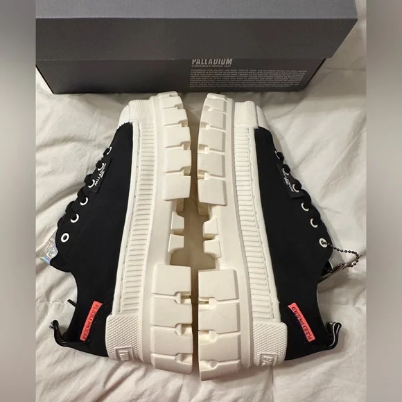 Palladium Revolt Low Textile Chunky Sneakers - NIB - Picture 8 of 16